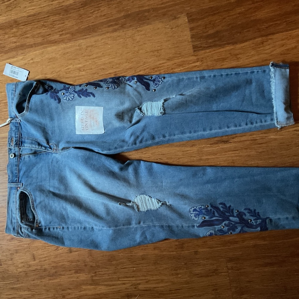 Plus NWT, 18. Jessica Simpson. Can ware as long jeans or ankle paints